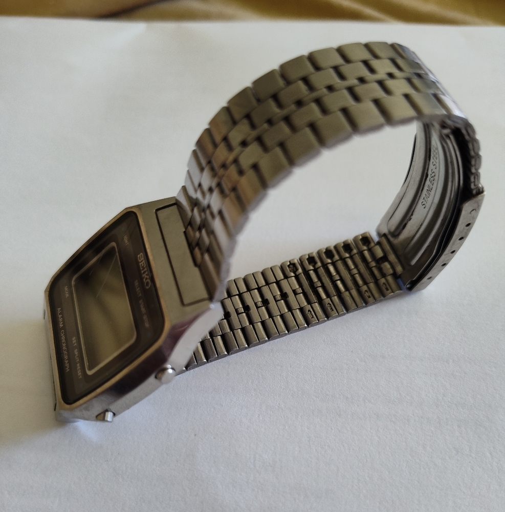 Seiko Silver Digital Watch - Picture 7 of 10